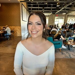 Meet your Posher, Dominique